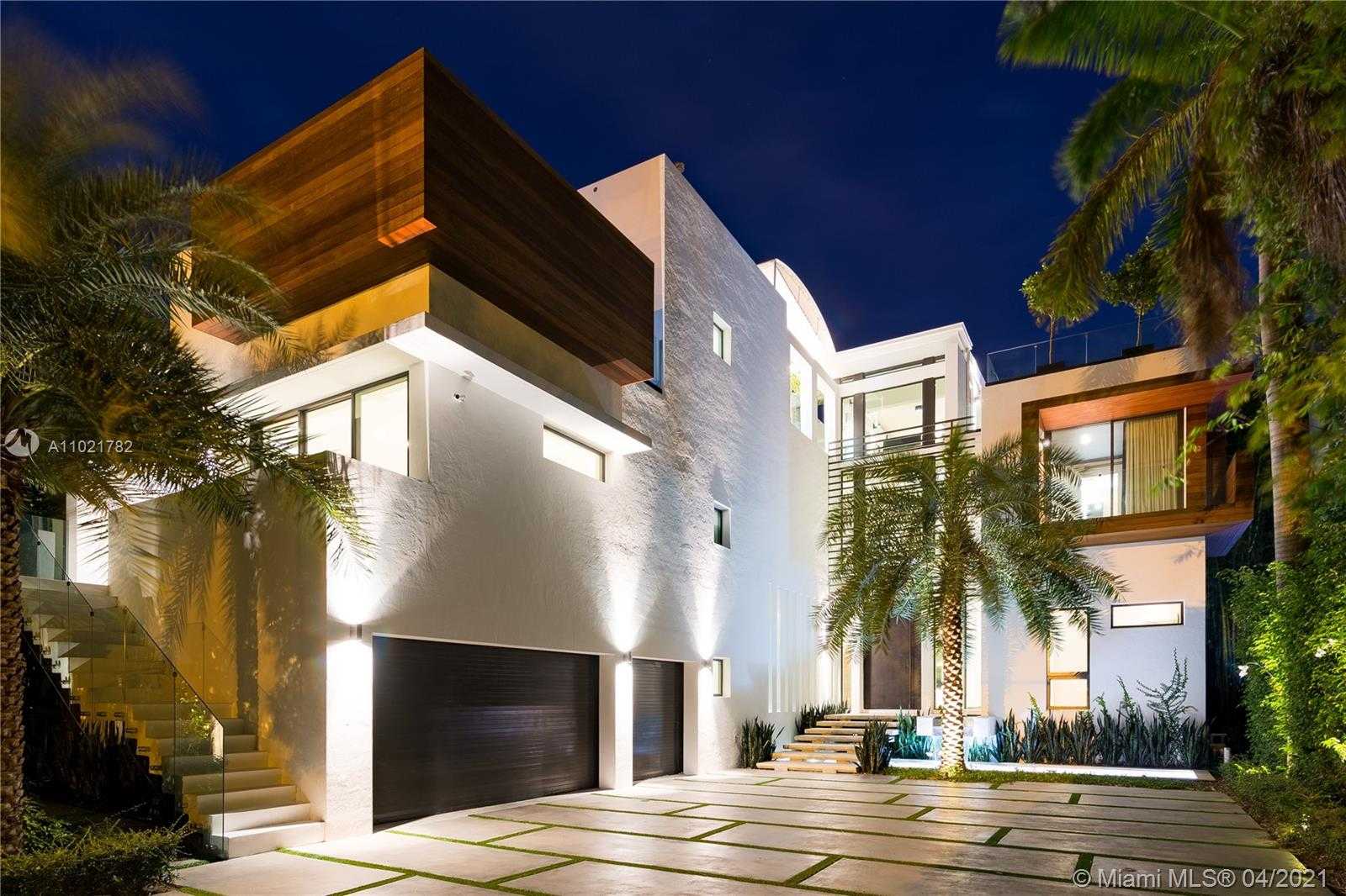 Small Image of 1374 SOUTH VENETIAN WAY, Miami Number 41