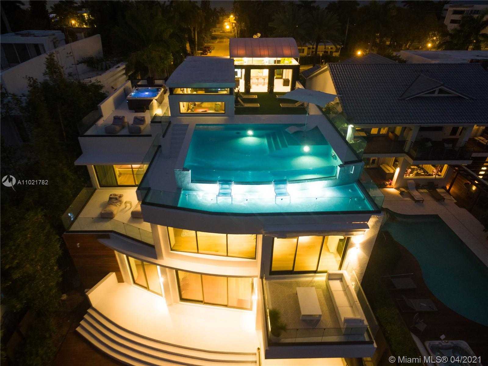 Small Image of 1374 SOUTH VENETIAN WAY, Miami Number 44