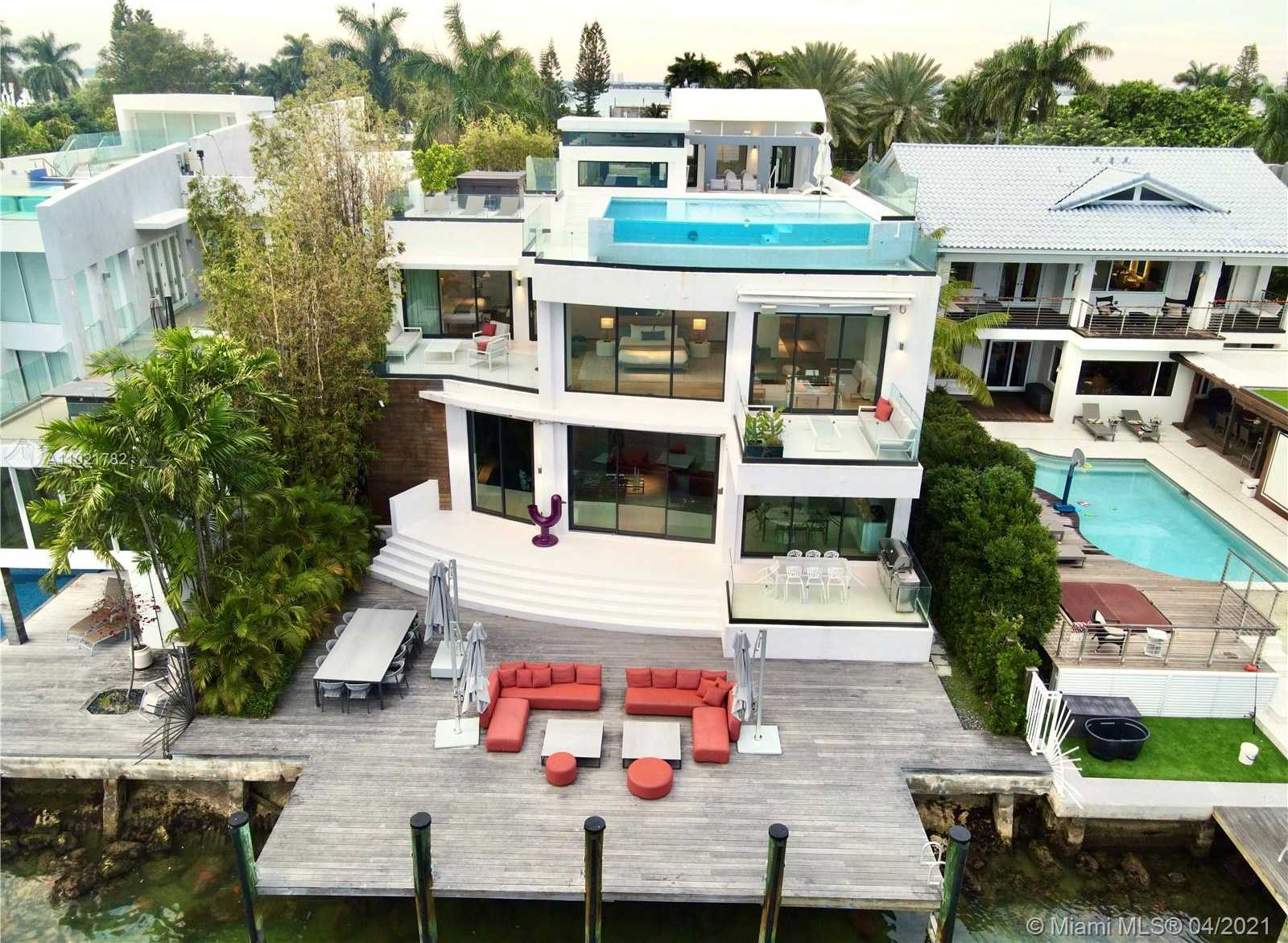 Small Image of 1374 SOUTH VENETIAN WAY, Miami Number 46