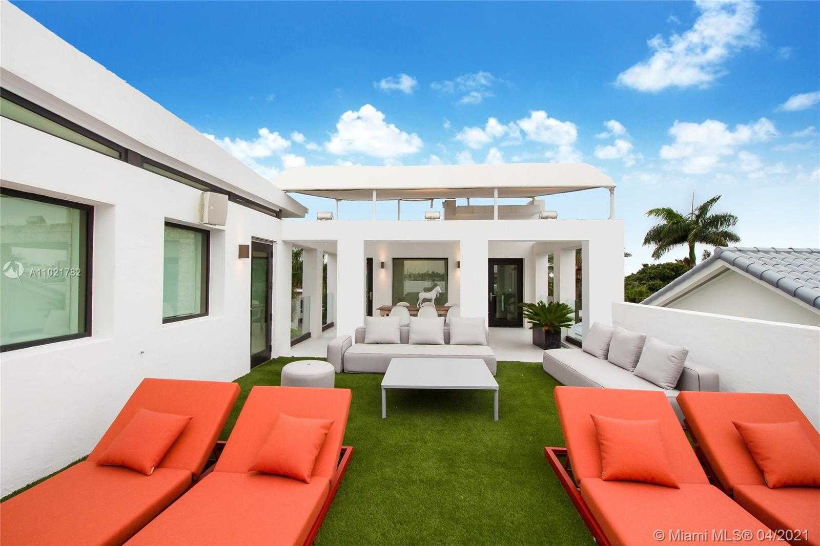 Small Image of 1374 SOUTH VENETIAN WAY, Miami Number 50