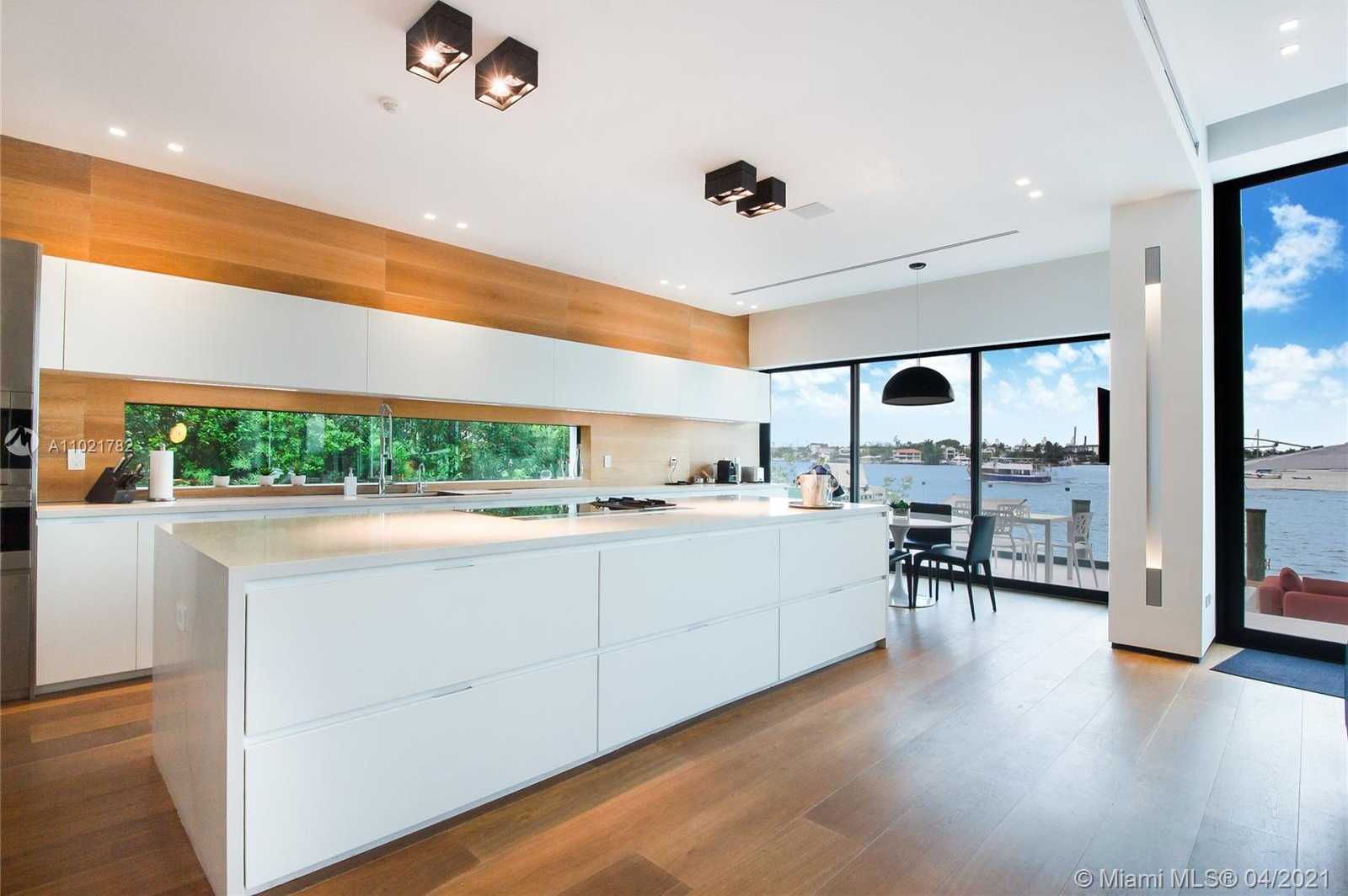 Small Image of 1374 SOUTH VENETIAN WAY, Miami Number 8