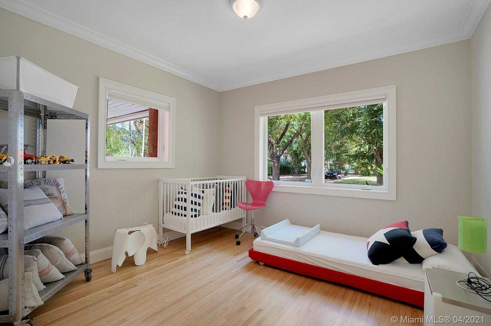 Small Image of 1220 CAPRI ST, Coral Gables Number 11