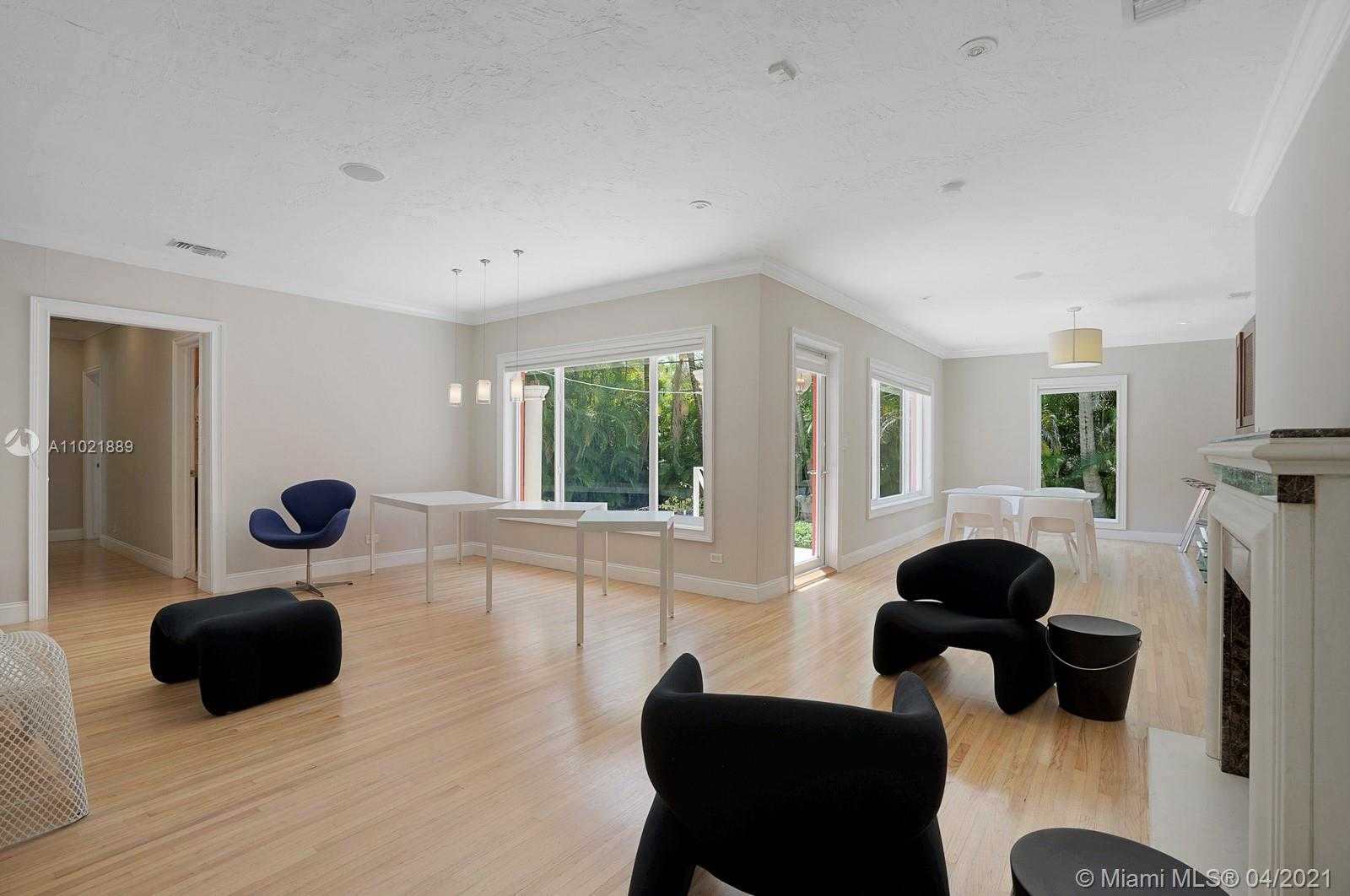 Small Image of 1220 CAPRI ST, Coral Gables Number 2