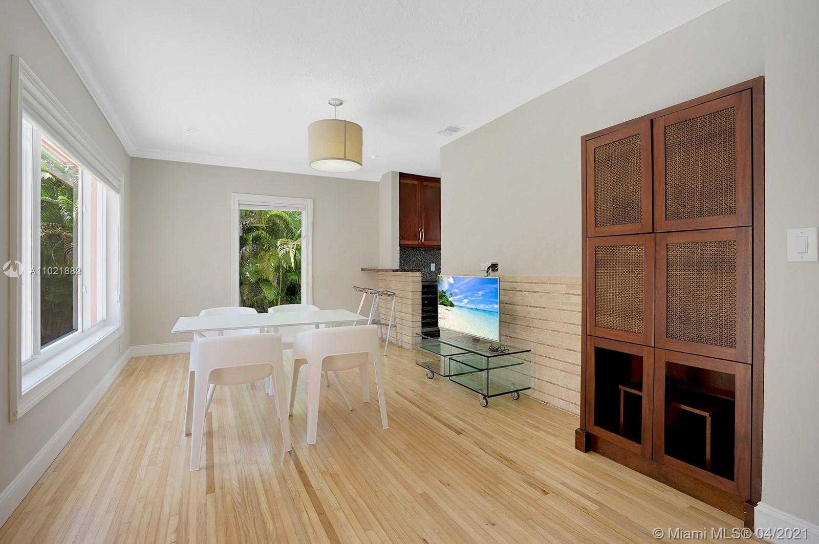 Small Image of 1220 CAPRI ST, Coral Gables Number 4