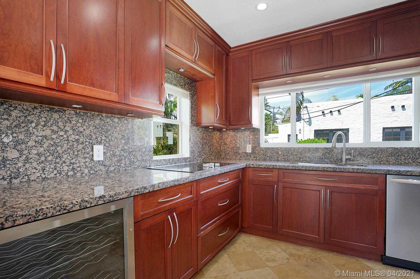 Small Image of 1220 CAPRI ST, Coral Gables Number 6