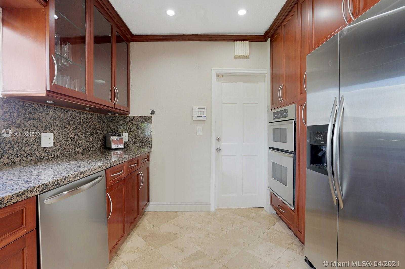 Small Image of 1220 CAPRI ST, Coral Gables Number 7