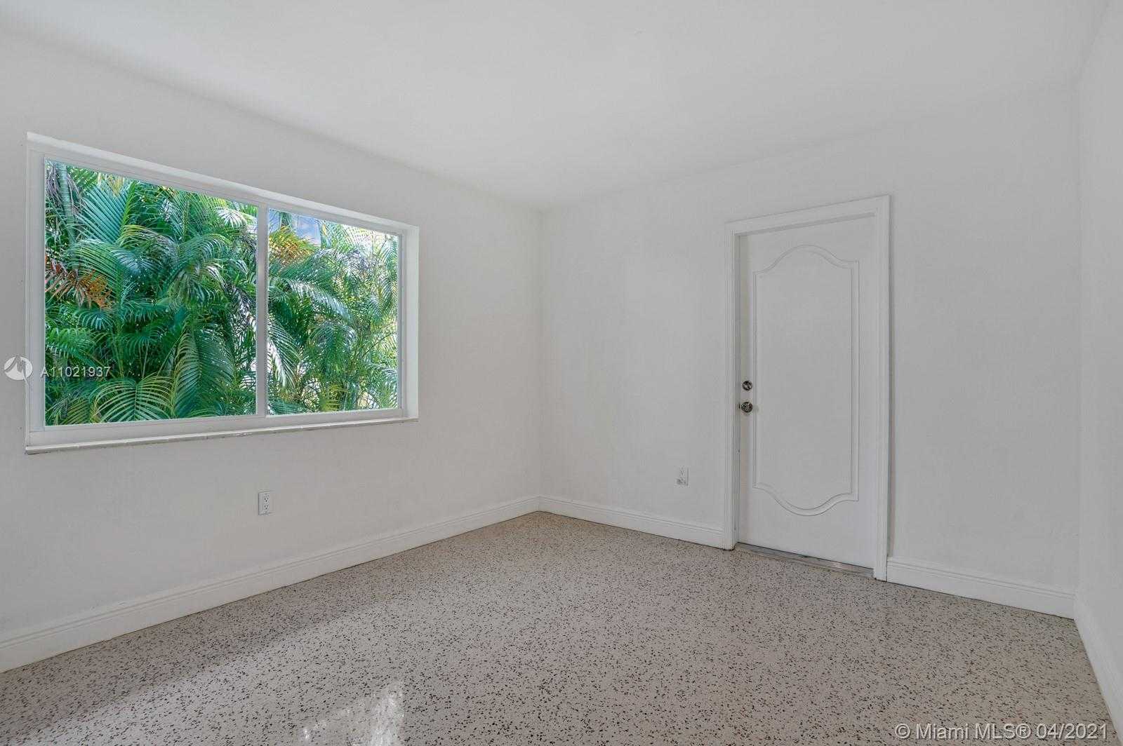 Small Image of 1210 CAPRI ST, Coral Gables Number 11