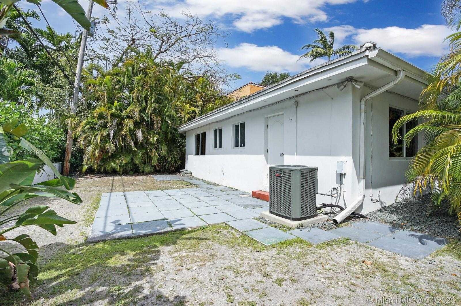 Small Image of 1210 CAPRI ST, Coral Gables Number 14