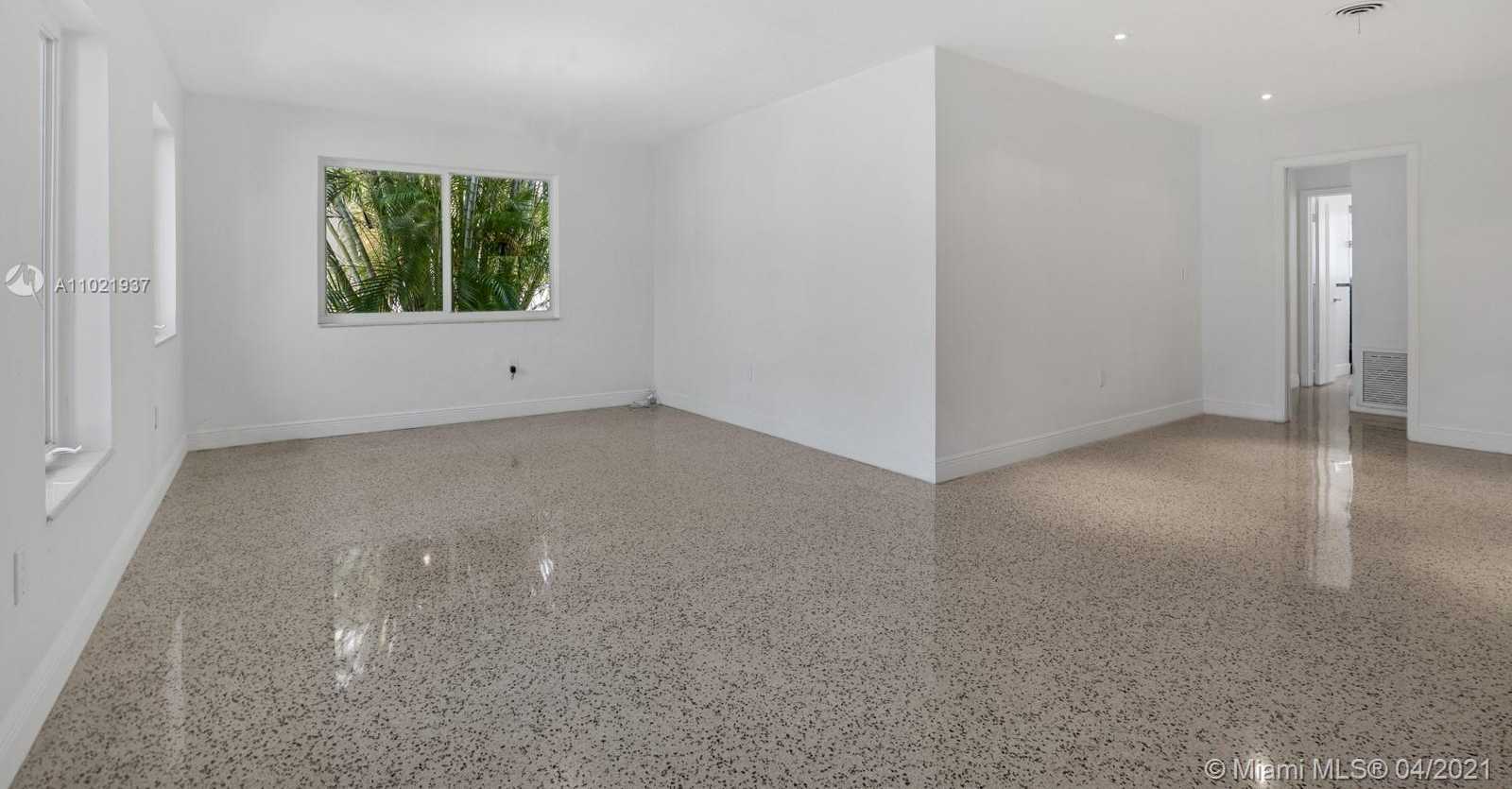 Small Image of 1210 CAPRI ST, Coral Gables Number 2