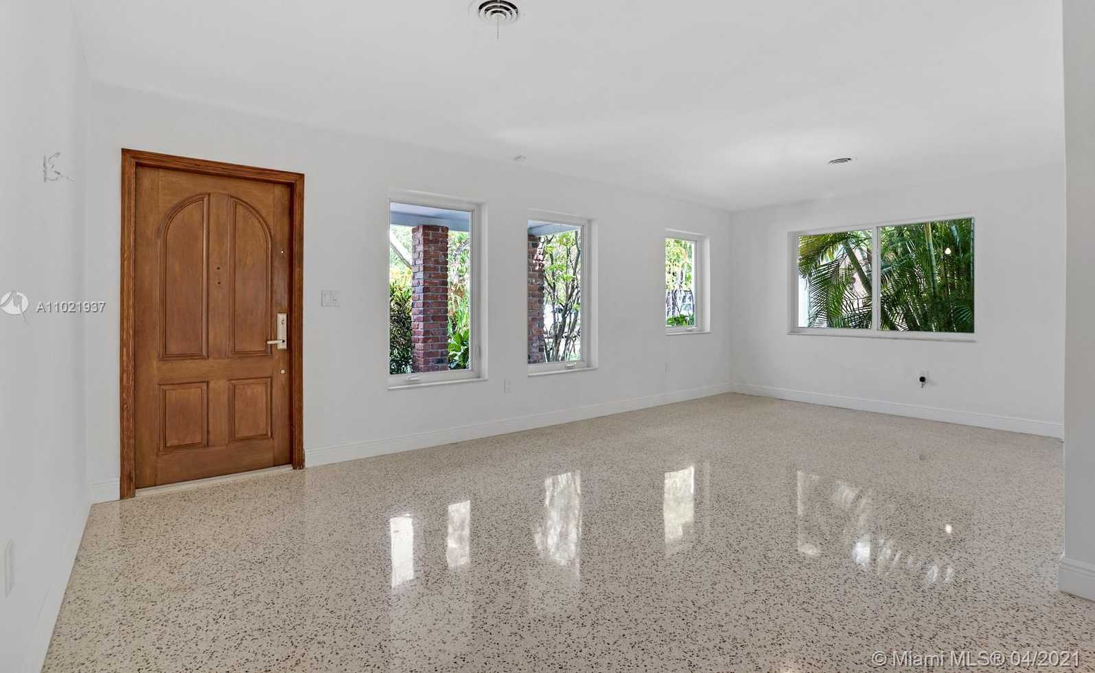 Small Image of 1210 CAPRI ST, Coral Gables Number 3