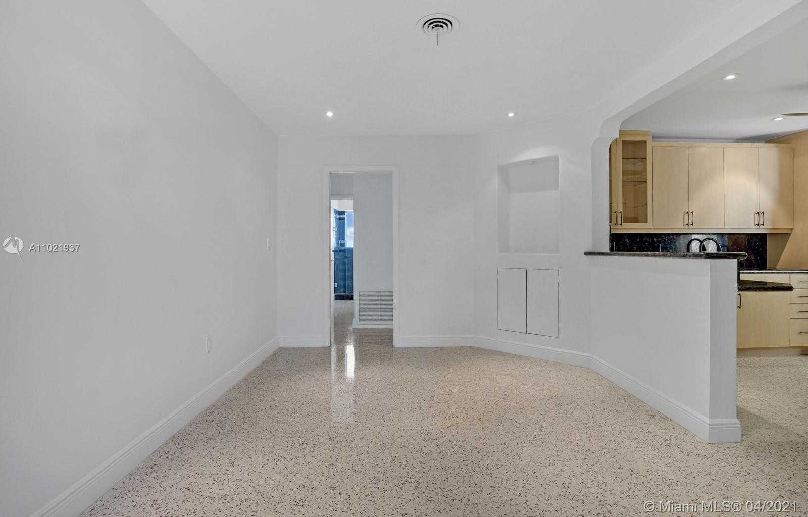 Small Image of 1210 CAPRI ST, Coral Gables Number 4