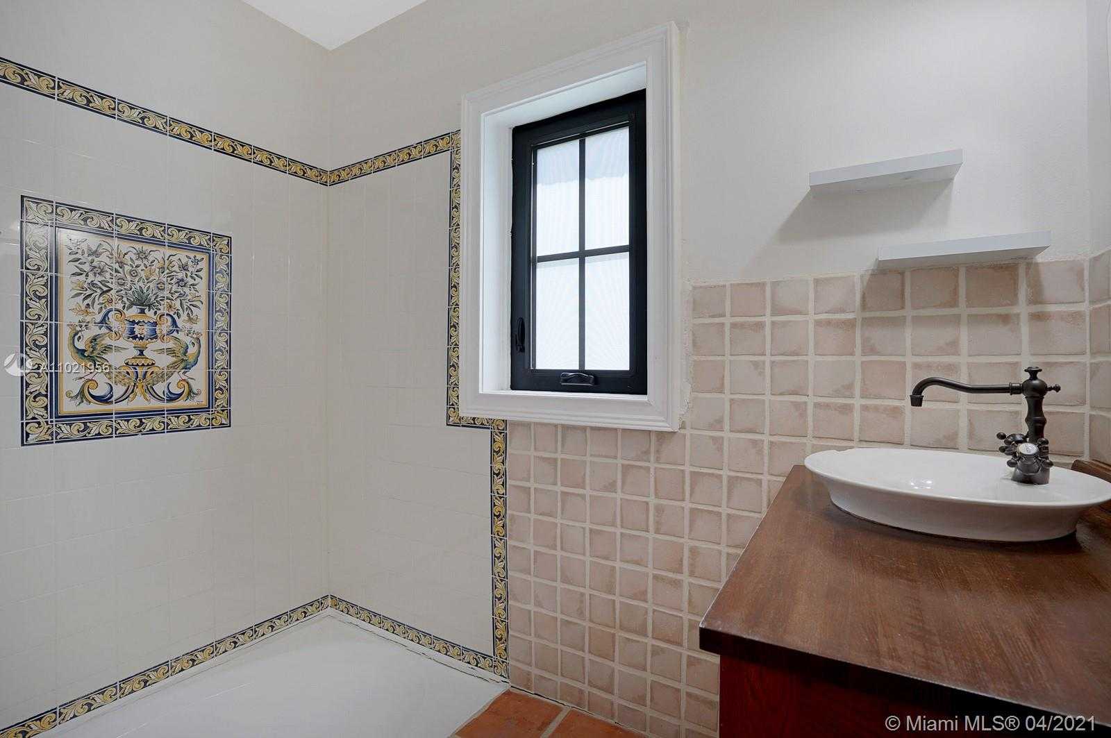 Small Image of 1214 CAPRI ST, Coral Gables Number 13