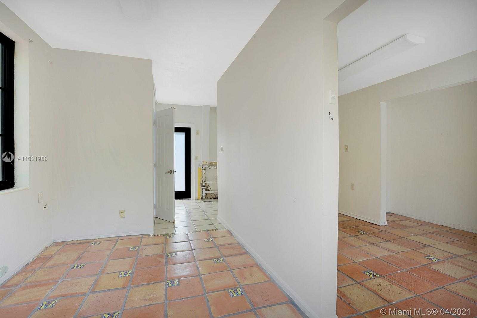 Small Image of 1214 CAPRI ST, Coral Gables Number 16