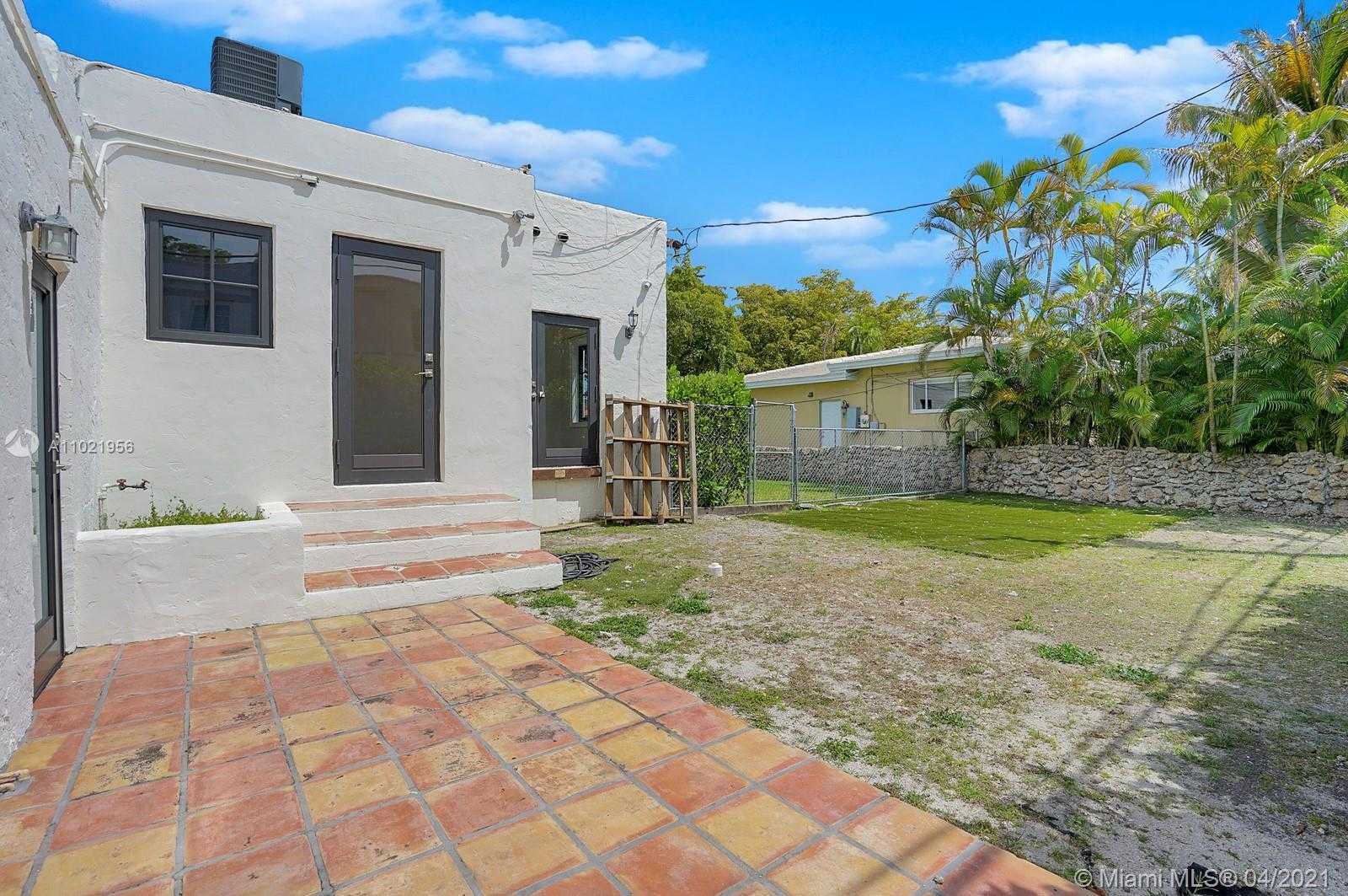 Small Image of 1214 CAPRI ST, Coral Gables Number 17