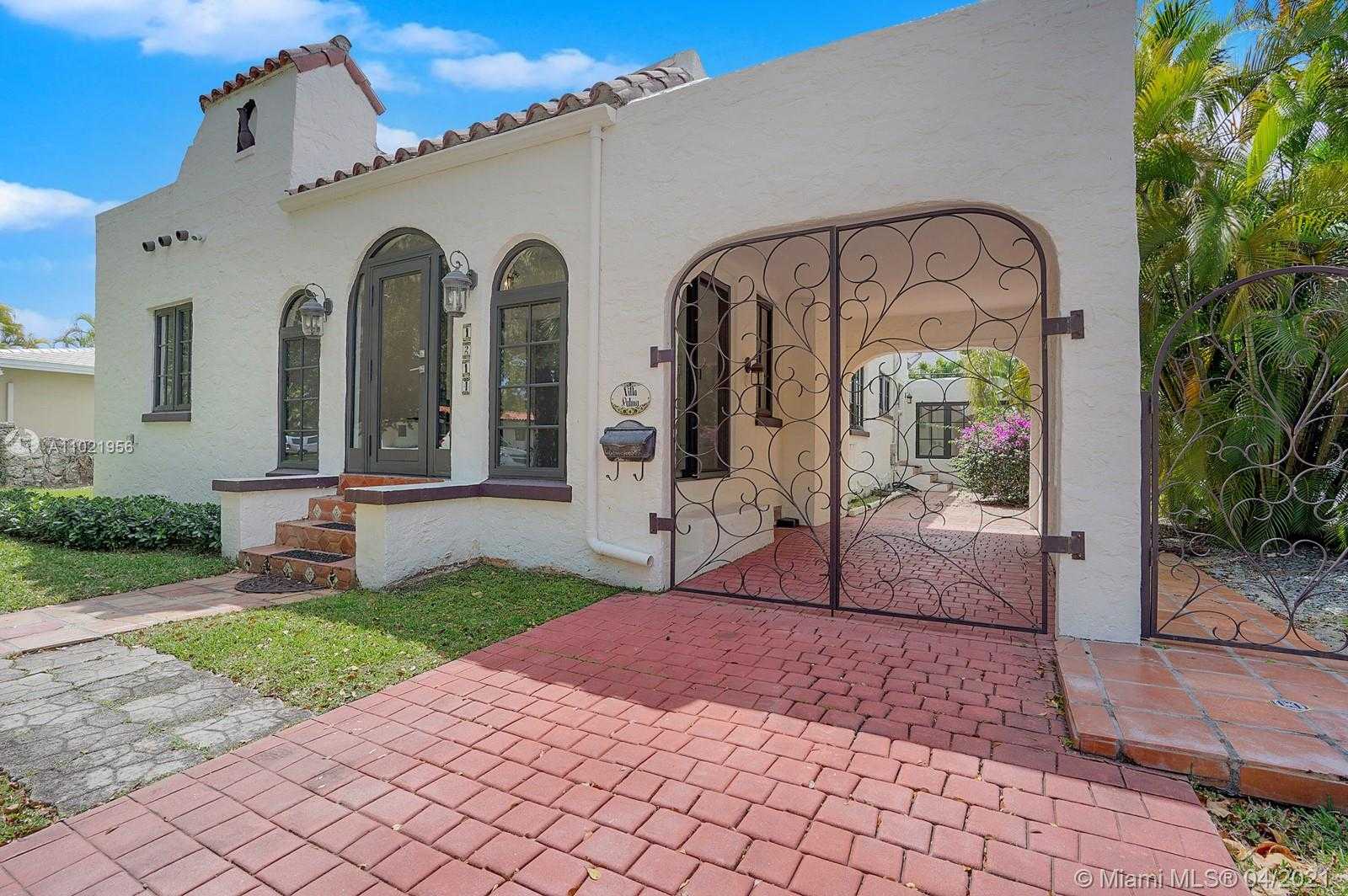 Small Image of 1214 CAPRI ST, Coral Gables Number 2