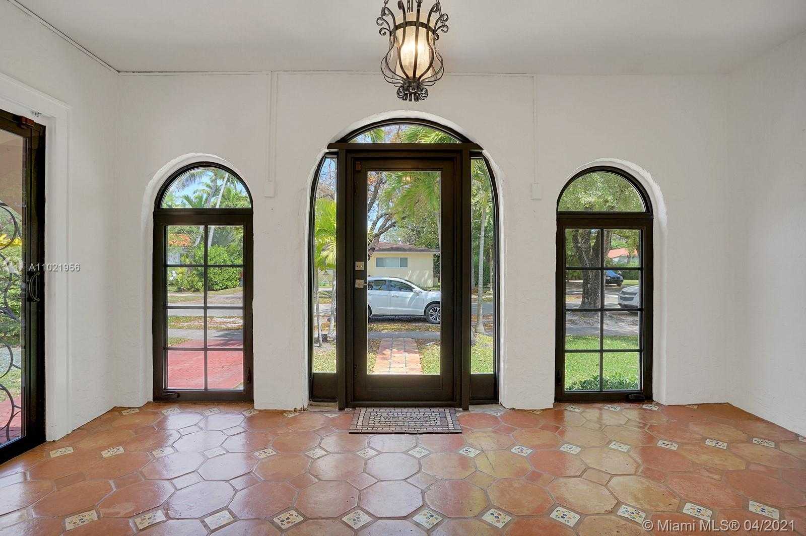 Small Image of 1214 CAPRI ST, Coral Gables Number 4