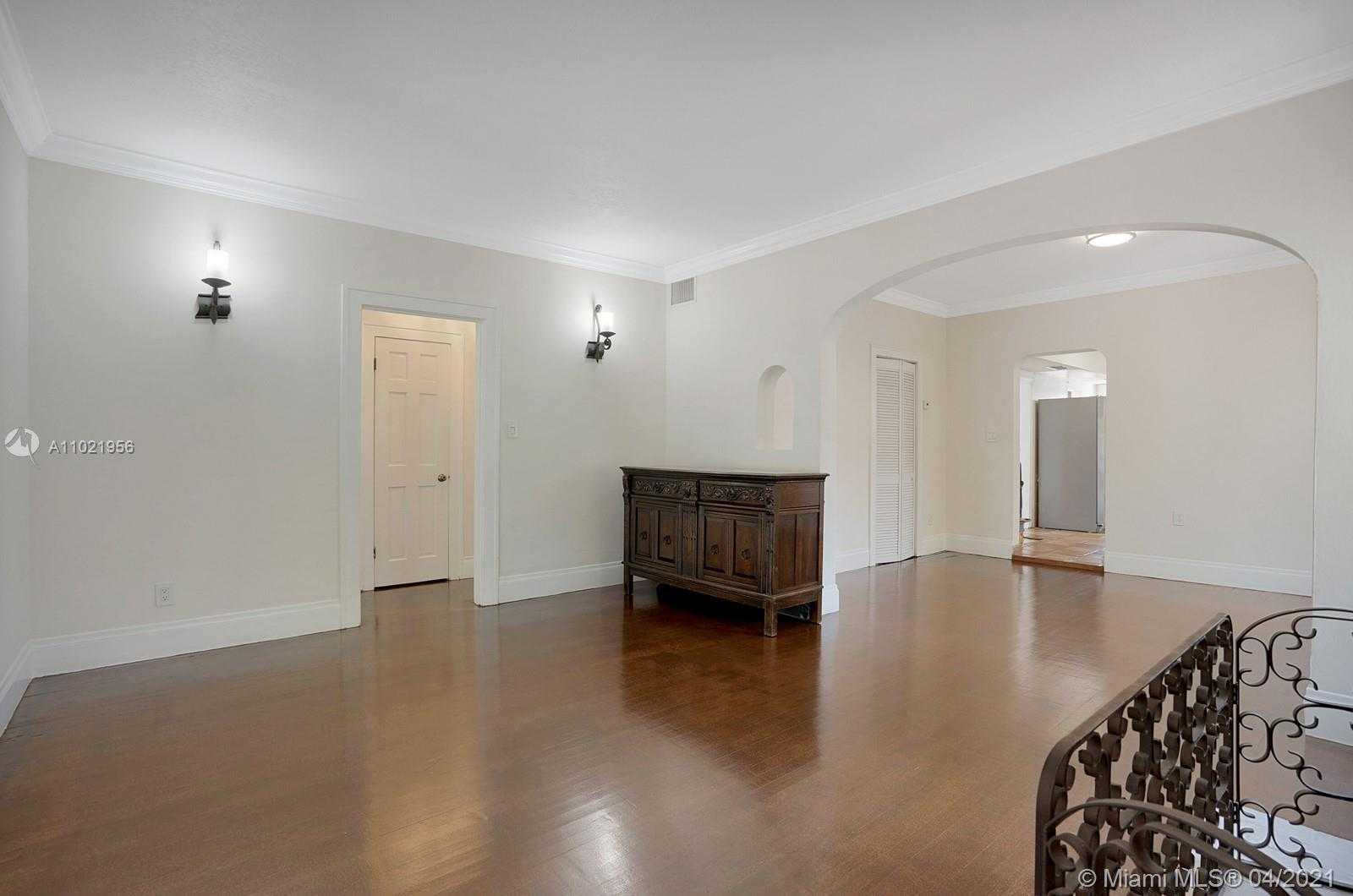 Small Image of 1214 CAPRI ST, Coral Gables Number 5