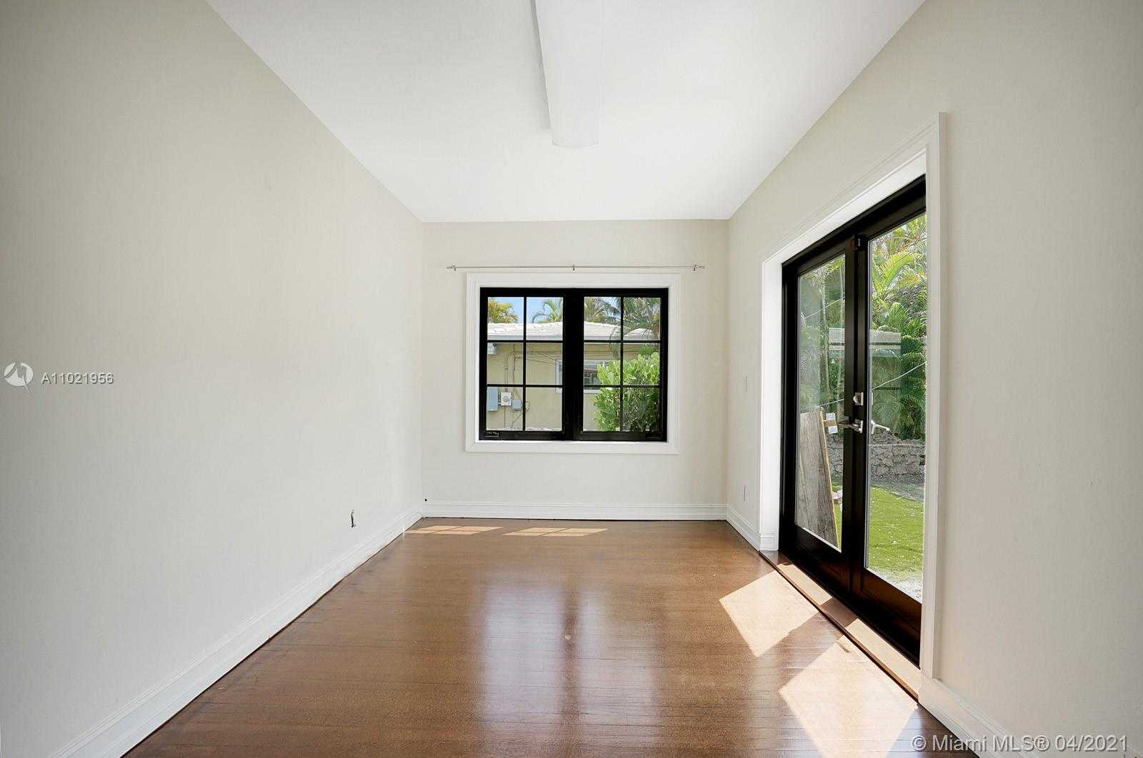 Small Image of 1214 CAPRI ST, Coral Gables Number 9