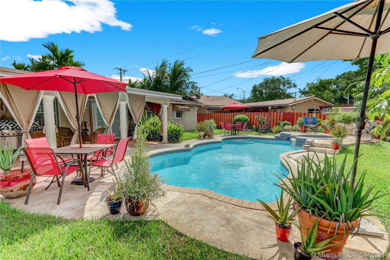 Small Image of 17020 NORTH WEST 82ND AVE, Hialeah Number 10