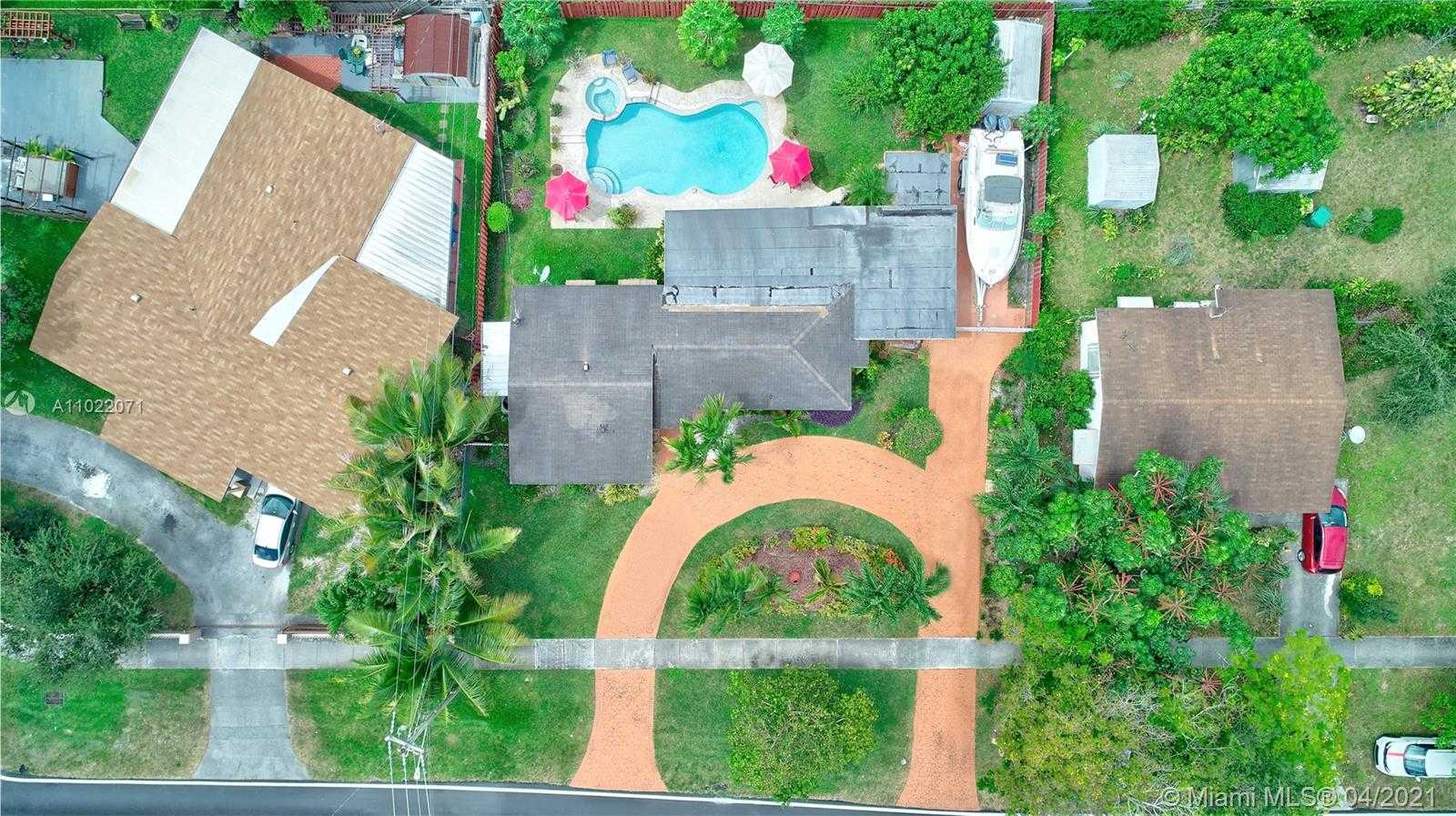 Small Image of 17020 NORTH WEST 82ND AVE, Hialeah Number 12