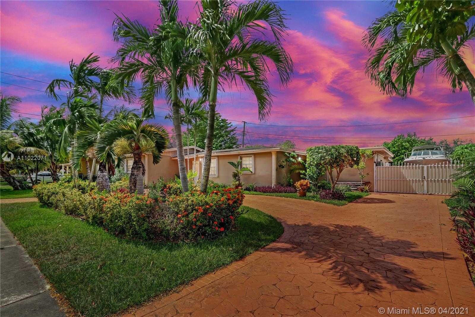 Small Image of 17020 NORTH WEST 82ND AVE, Hialeah Number 2
