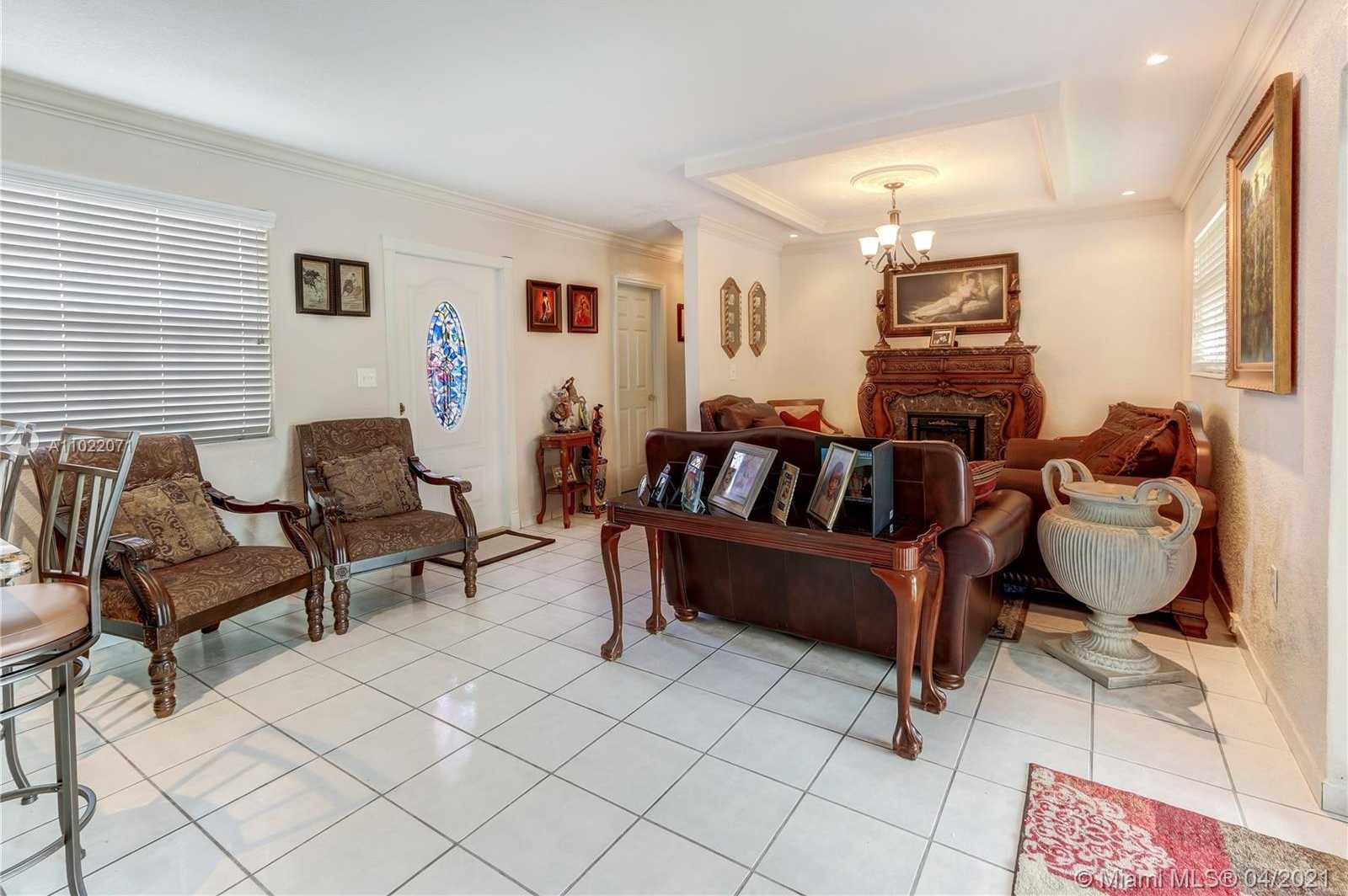 Small Image of 17020 NORTH WEST 82ND AVE, Hialeah Number 4