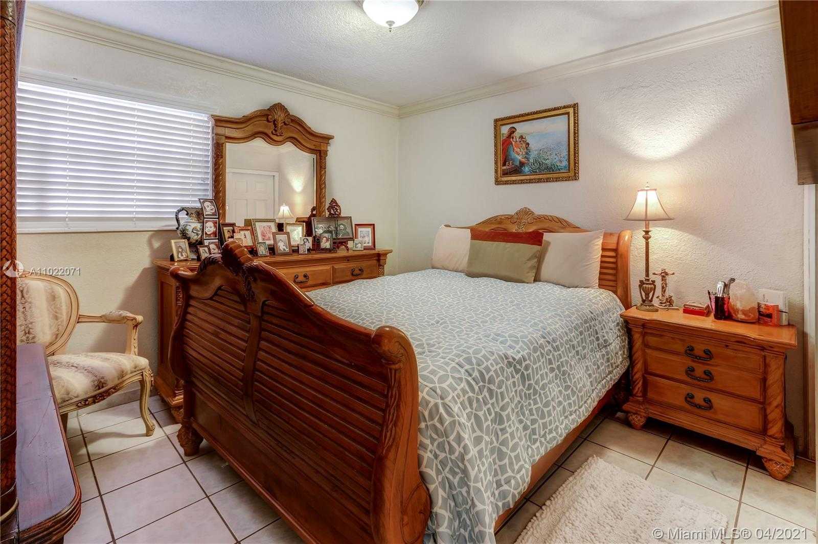 Small Image of 17020 NORTH WEST 82ND AVE, Hialeah Number 6