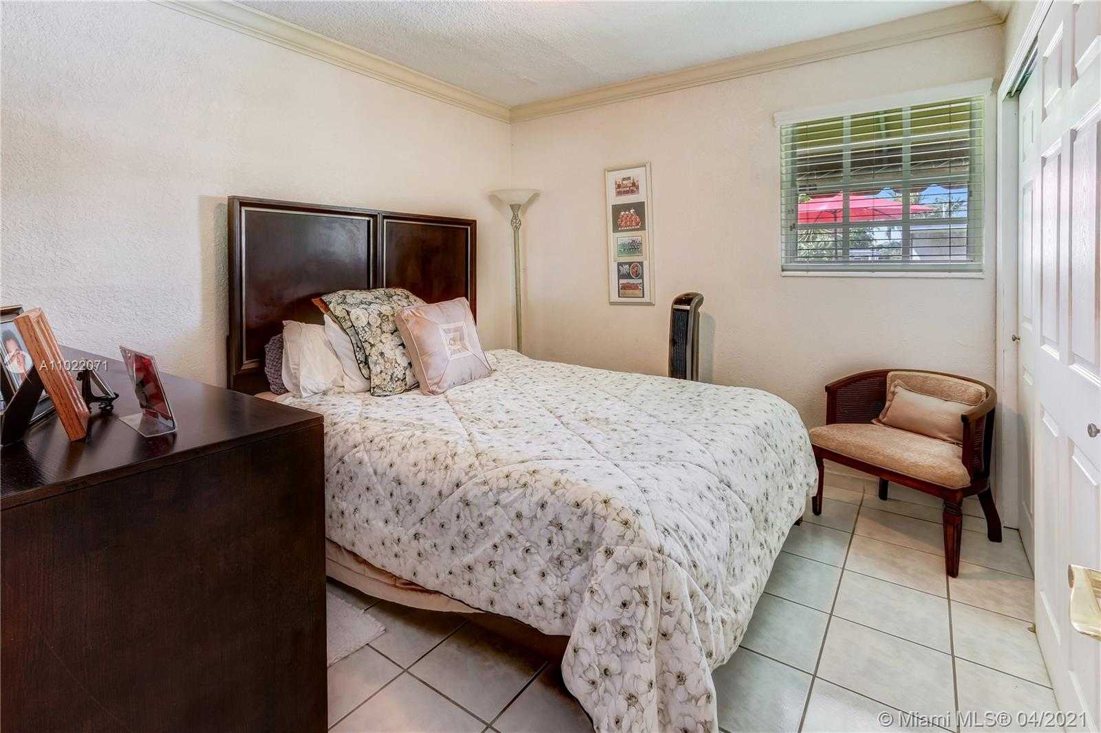 Small Image of 17020 NORTH WEST 82ND AVE, Hialeah Number 7