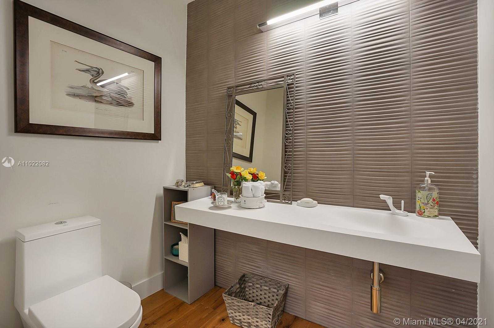 Small Image of 3870 LEAFY WAY, Miami Number 10