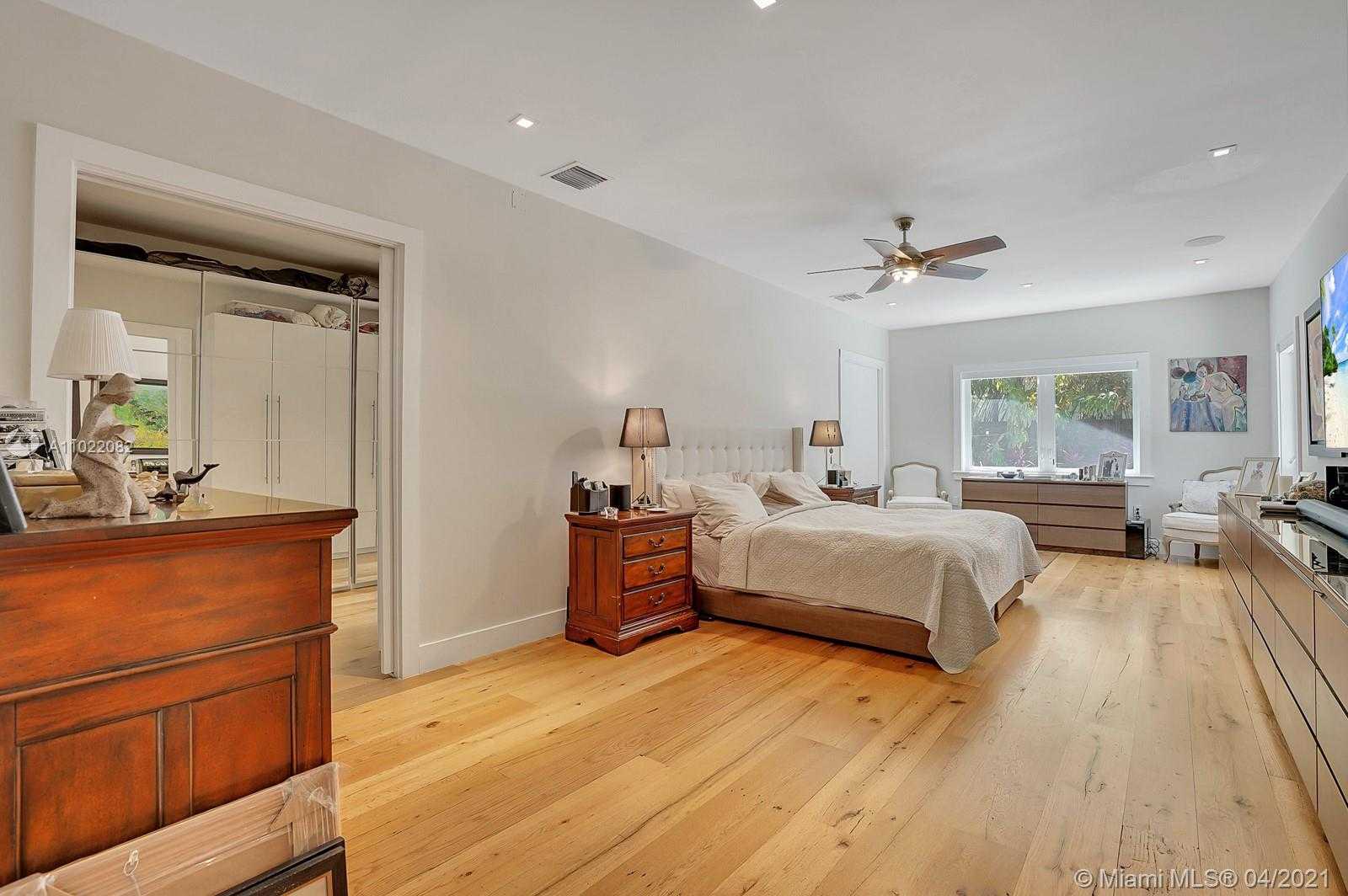 Small Image of 3870 LEAFY WAY, Miami Number 11