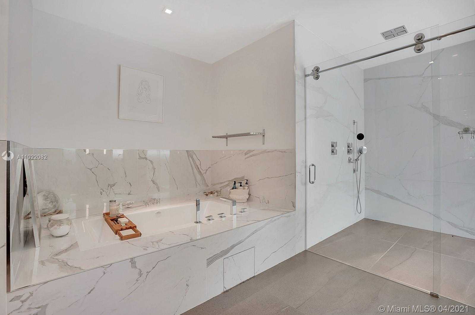 Small Image of 3870 LEAFY WAY, Miami Number 14