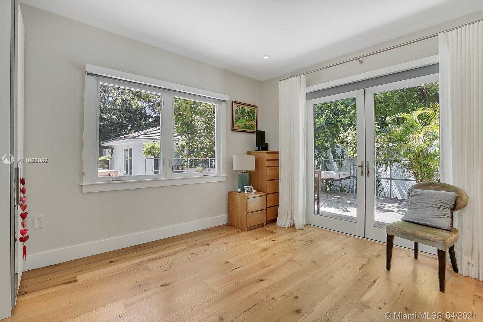 Small Image of 3870 LEAFY WAY, Miami Number 15