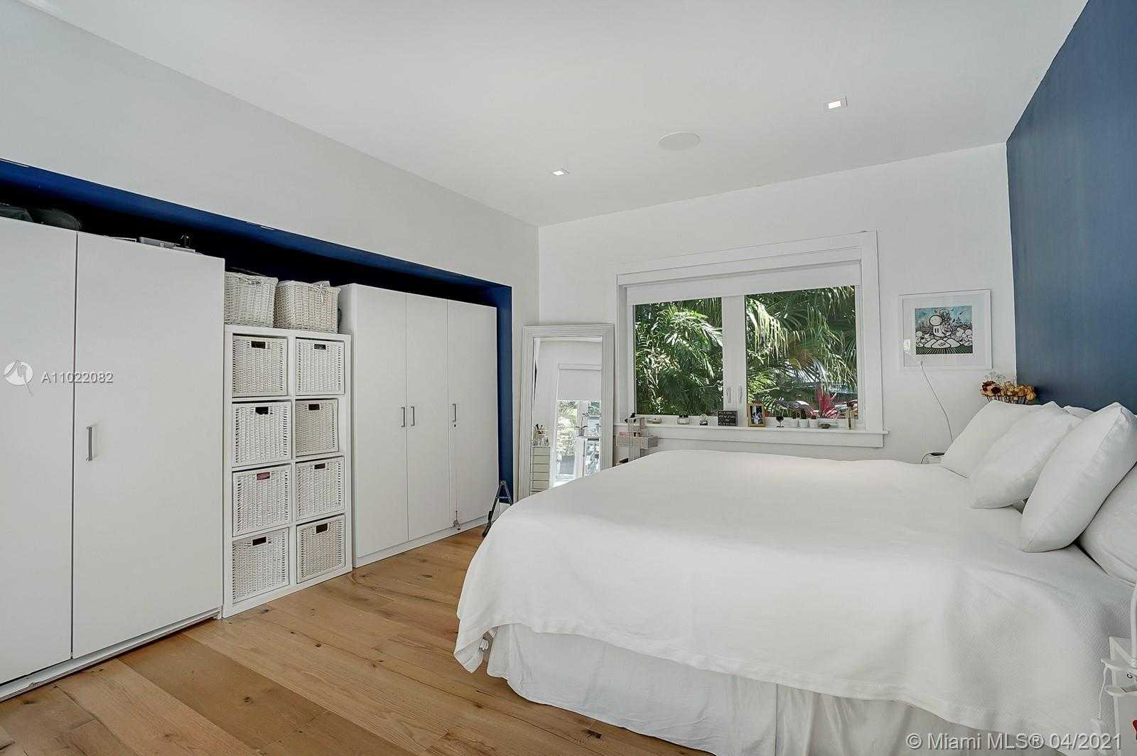 Small Image of 3870 LEAFY WAY, Miami Number 18