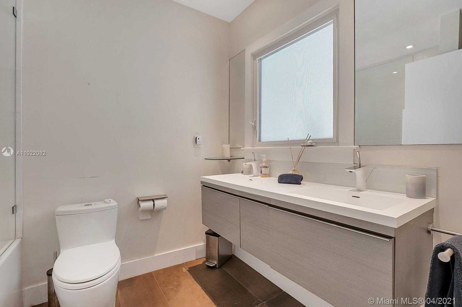 Small Image of 3870 LEAFY WAY, Miami Number 19