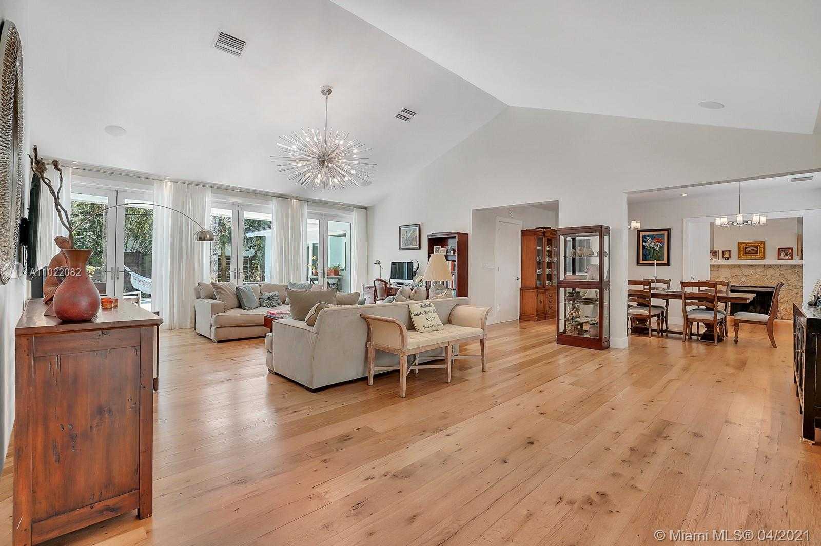 Small Image of 3870 LEAFY WAY, Miami Number 2