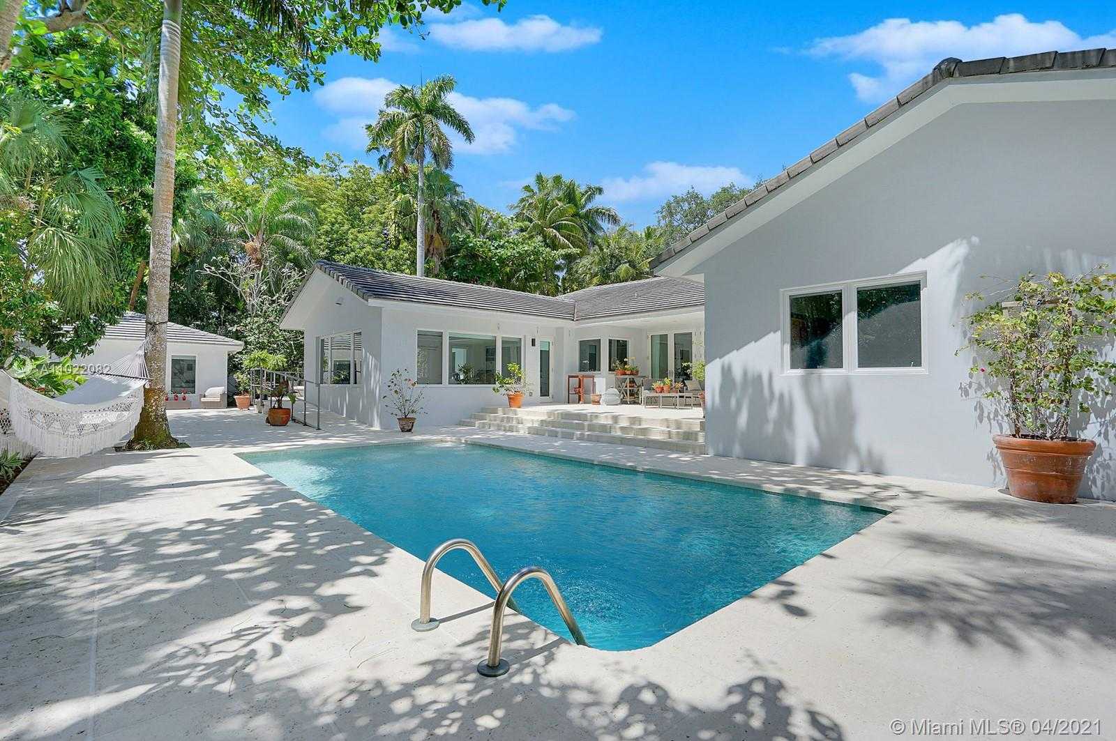 Small Image of 3870 LEAFY WAY, Miami Number 22