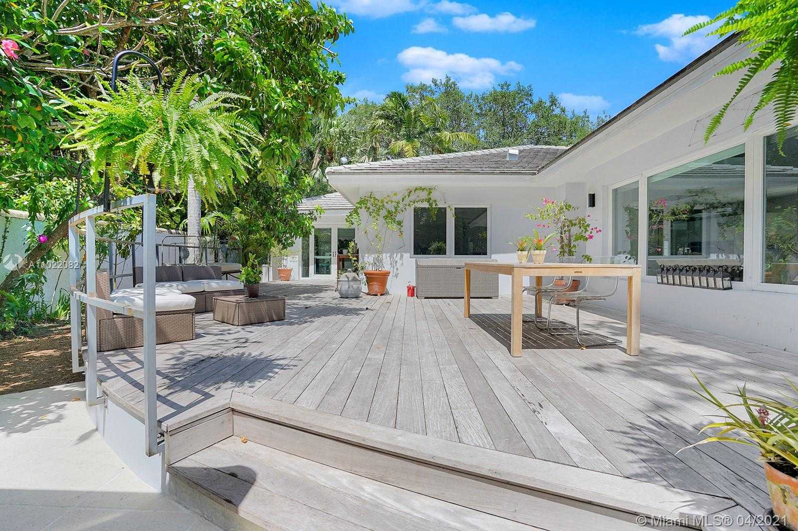 Small Image of 3870 LEAFY WAY, Miami Number 25