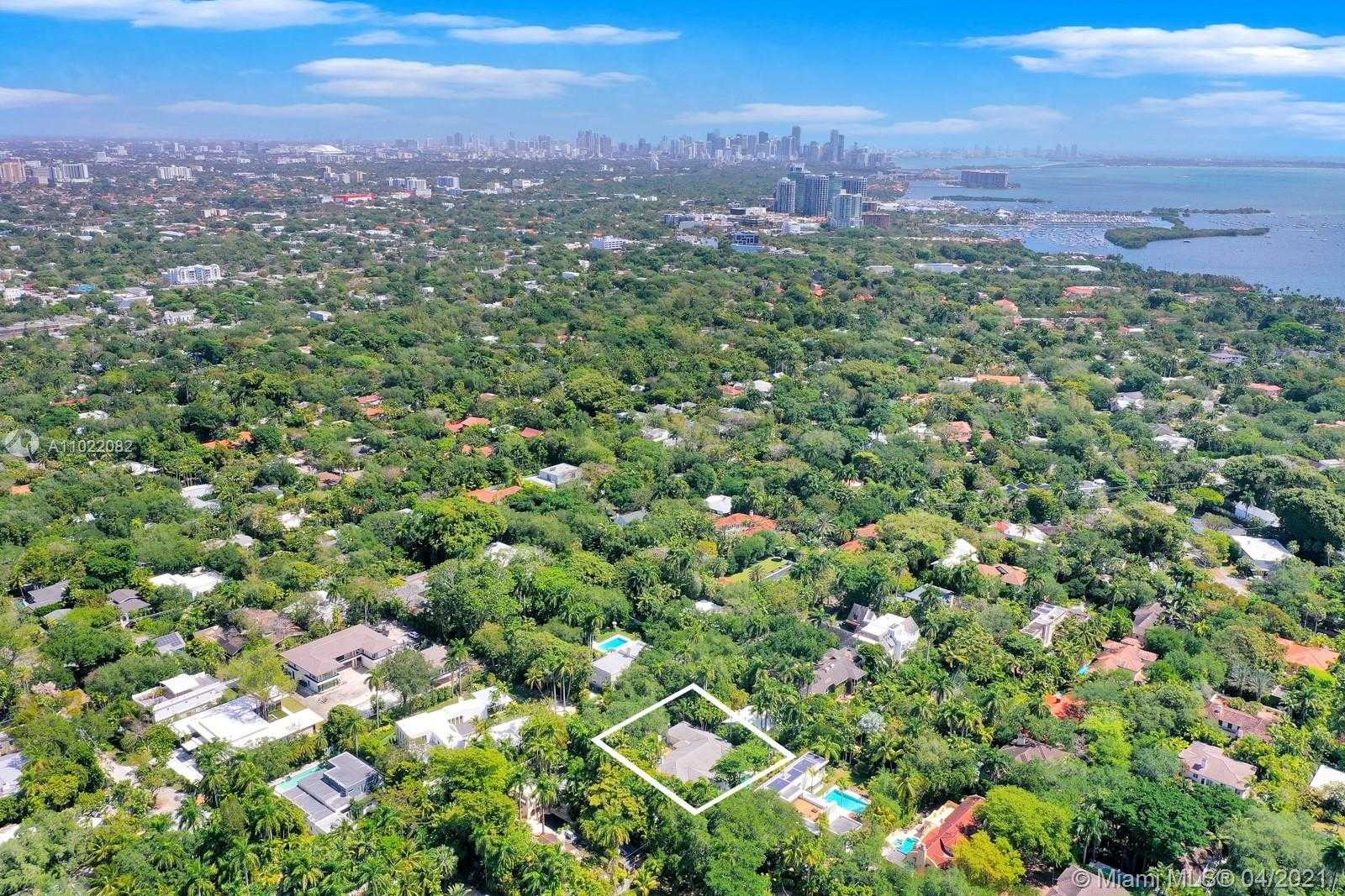 Small Image of 3870 LEAFY WAY, Miami Number 27