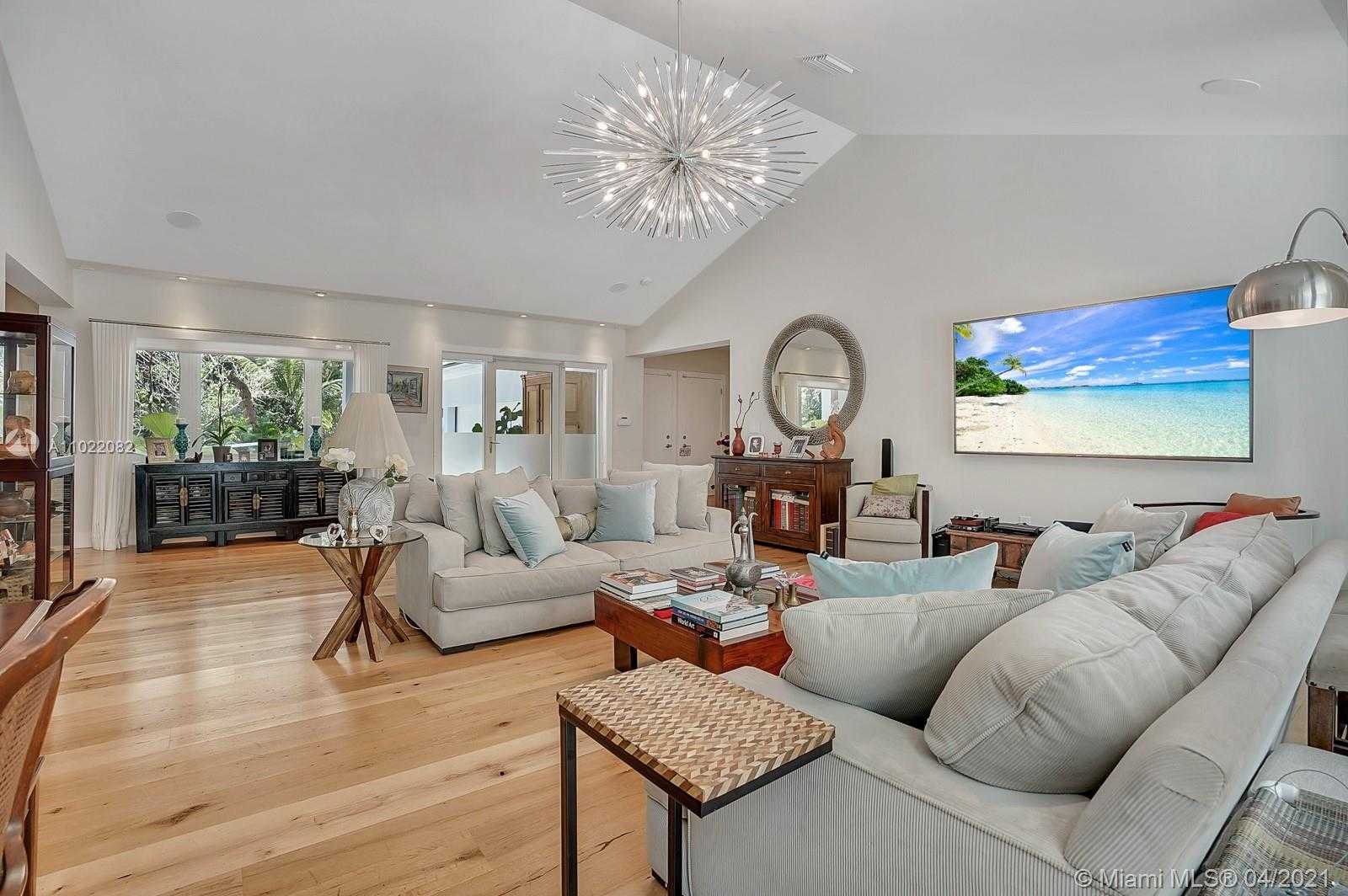 Small Image of 3870 LEAFY WAY, Miami Number 3