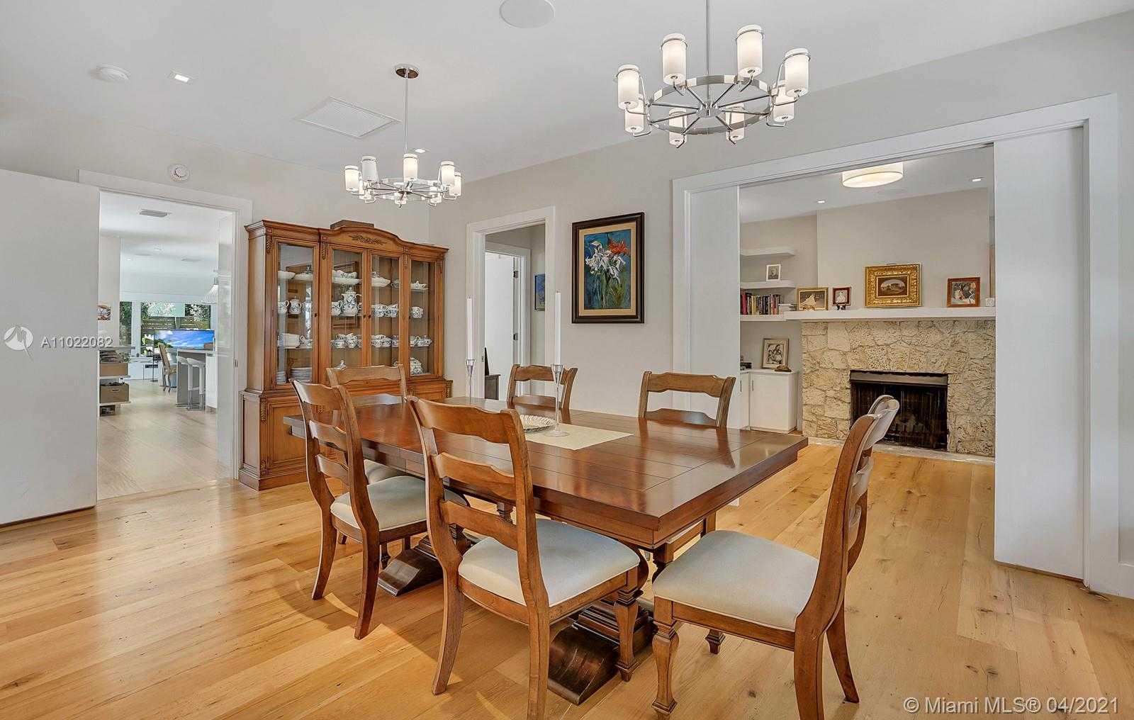 Small Image of 3870 LEAFY WAY, Miami Number 5