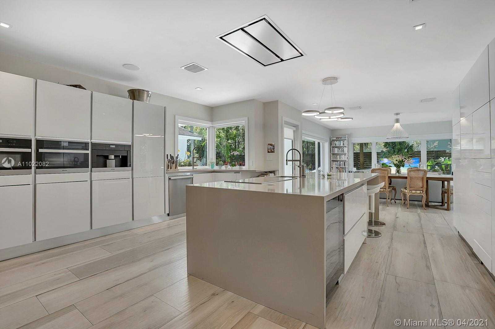 Small Image of 3870 LEAFY WAY, Miami Number 7