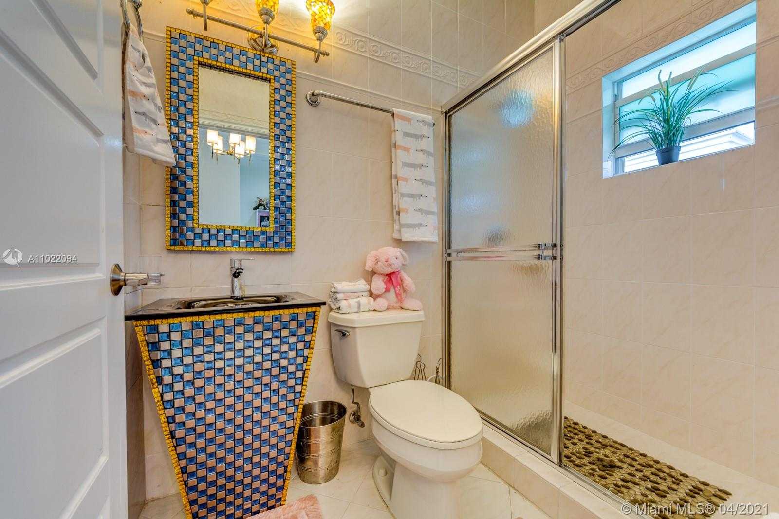 Small Image of 326 ATLANTIC AVE, Sunny Isles Beach Number 12