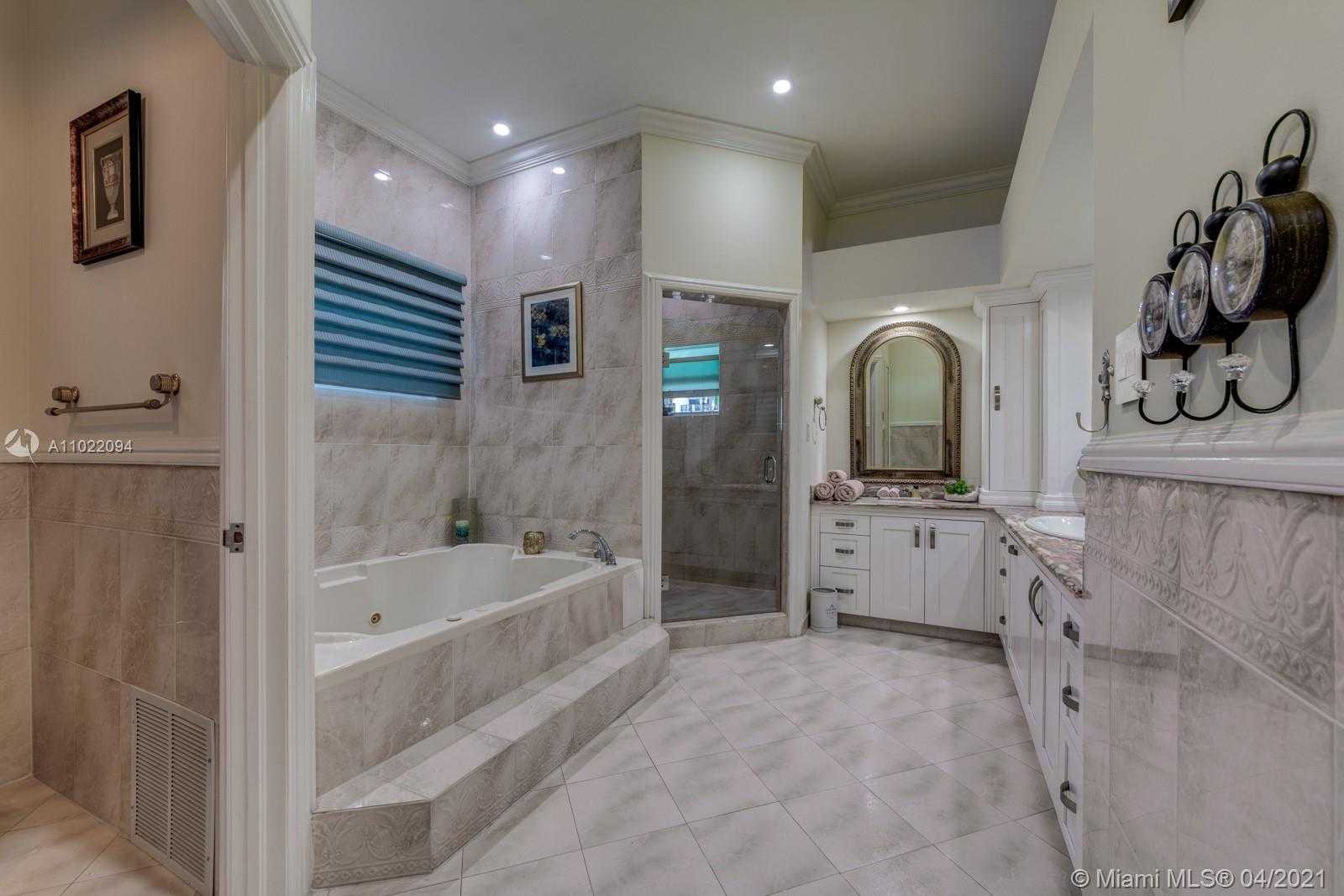Small Image of 326 ATLANTIC AVE, Sunny Isles Beach Number 14