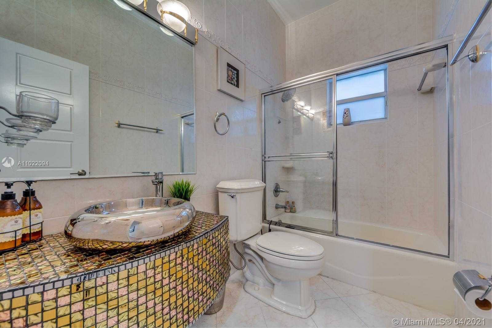 Small Image of 326 ATLANTIC AVE, Sunny Isles Beach Number 17