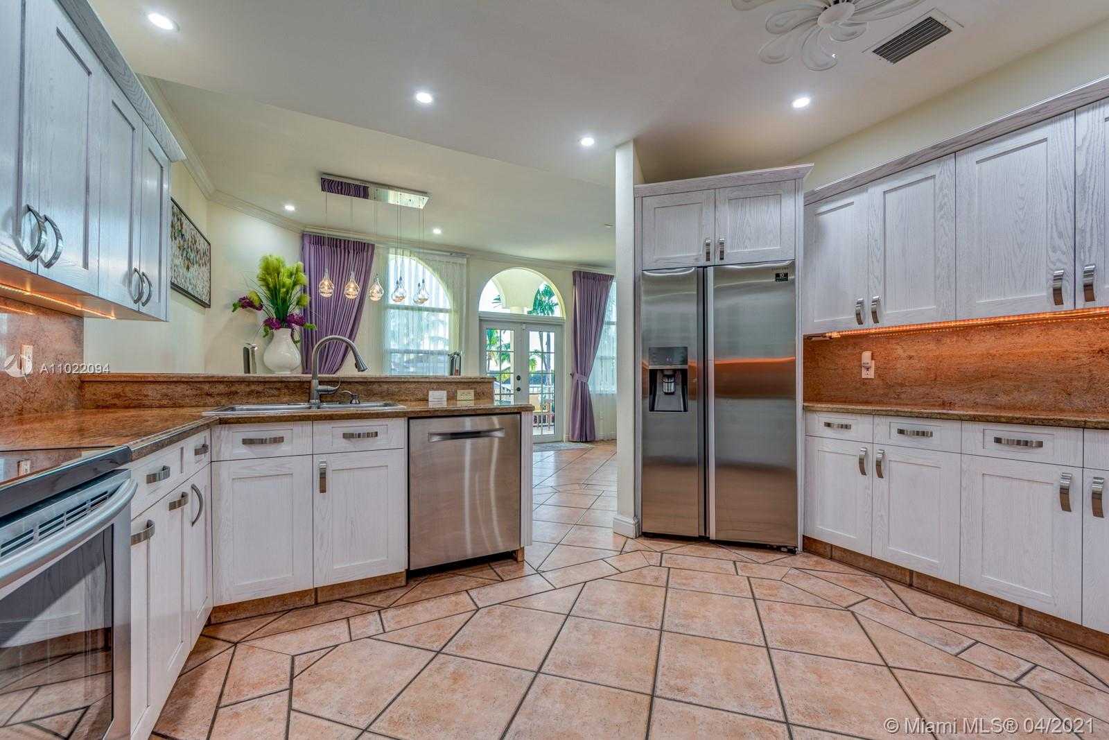 Small Image of 326 ATLANTIC AVE, Sunny Isles Beach Number 21