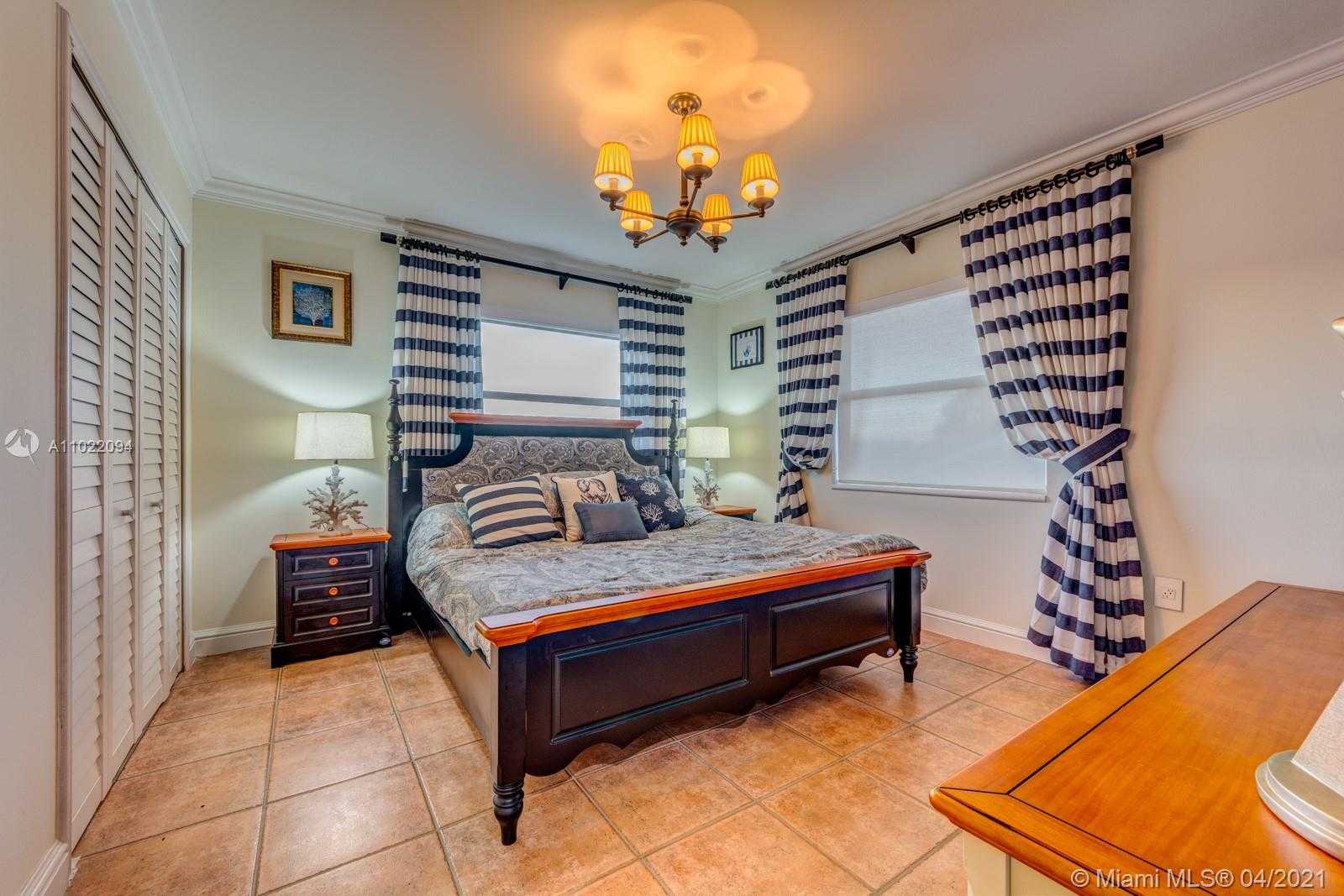 Small Image of 326 ATLANTIC AVE, Sunny Isles Beach Number 25