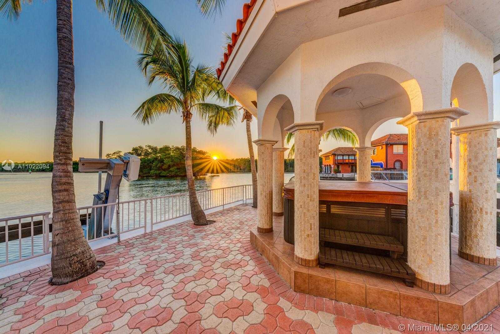 Small Image of 326 ATLANTIC AVE, Sunny Isles Beach Number 4