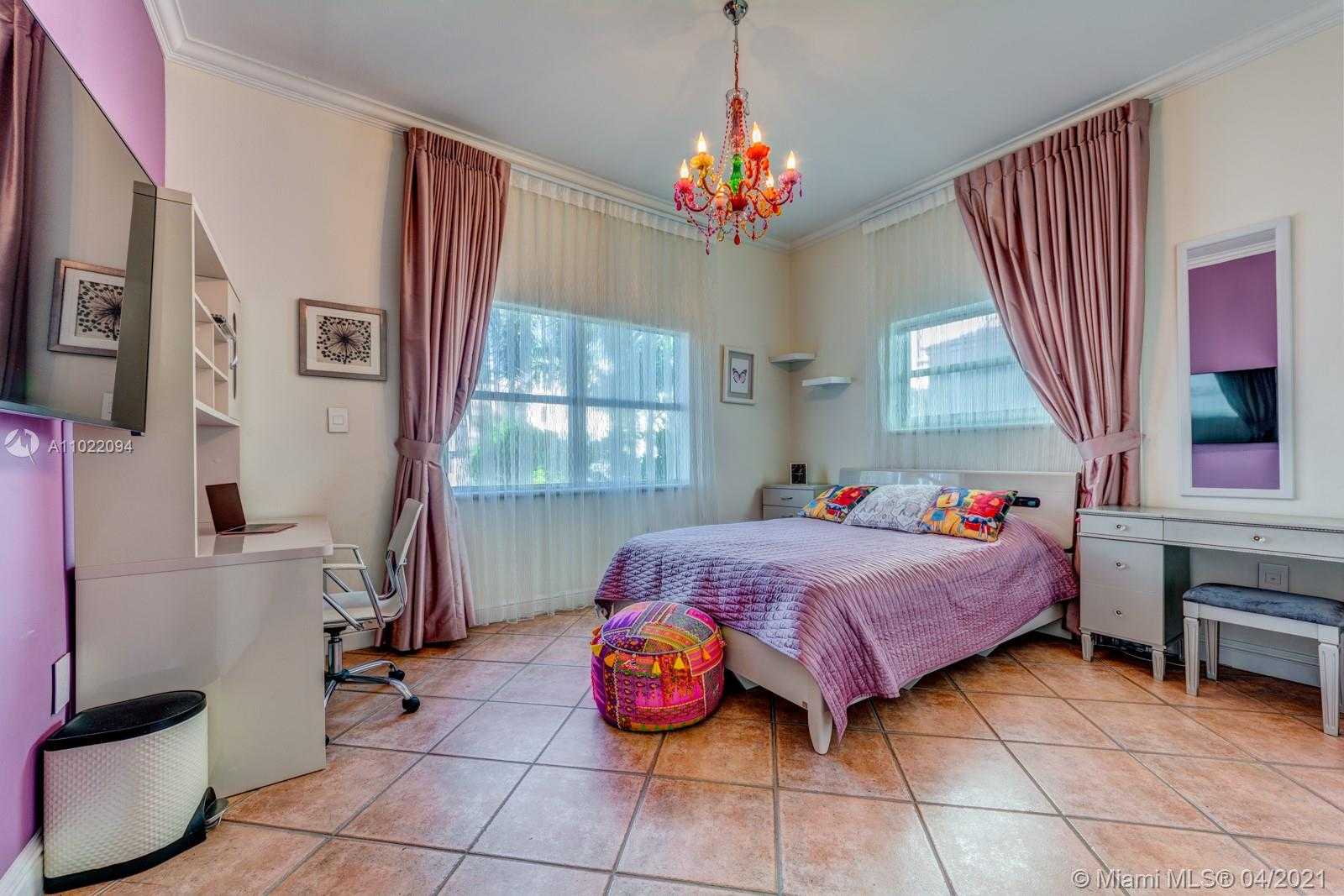 Small Image of 326 ATLANTIC AVE, Sunny Isles Beach Number 9
