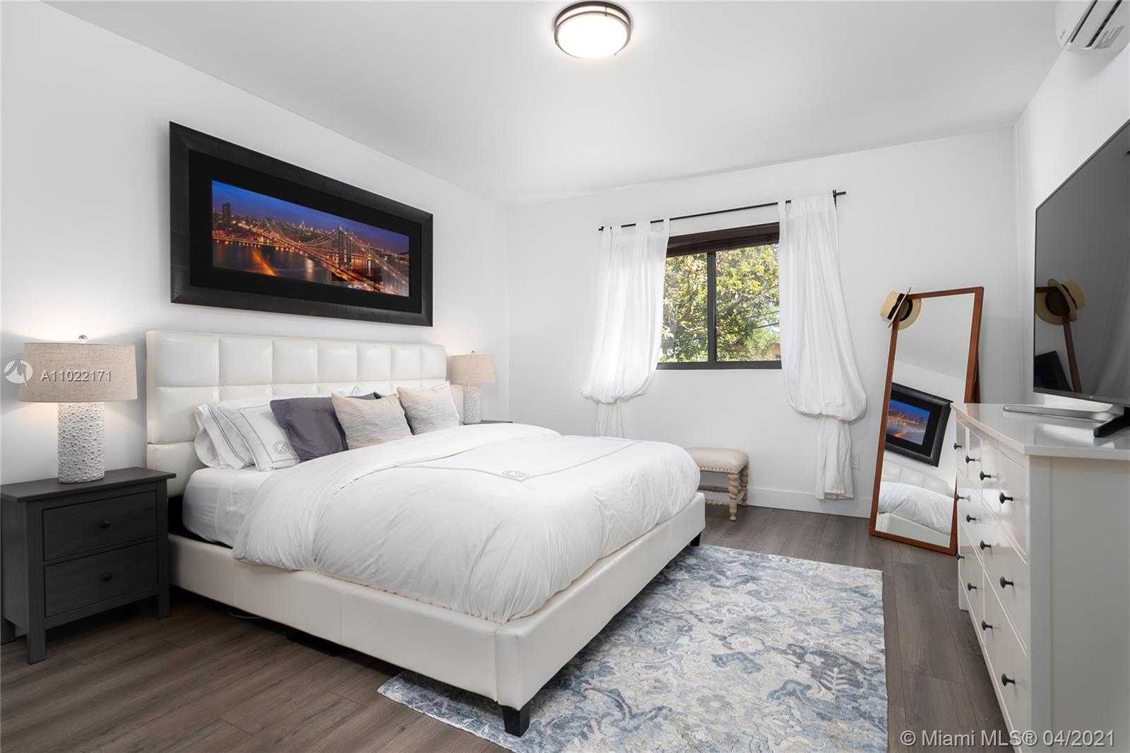 Small Image of 556 NORTH EAST 74TH ST, Miami Number 10