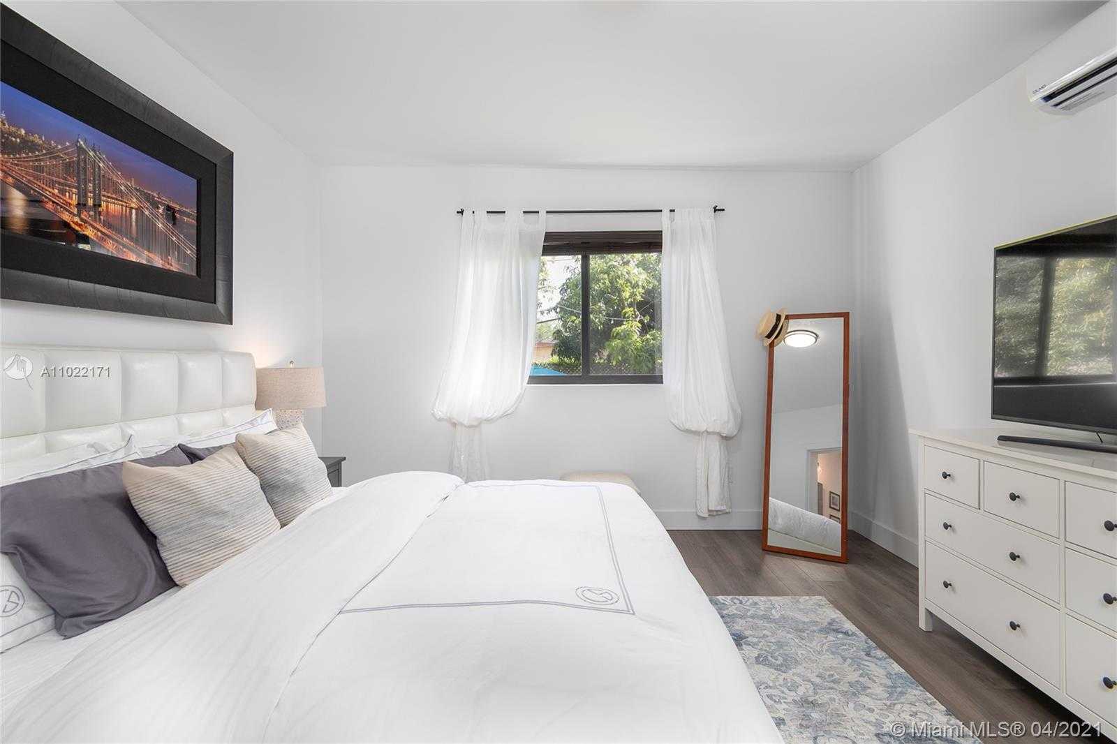 Small Image of 556 NORTH EAST 74TH ST, Miami Number 11